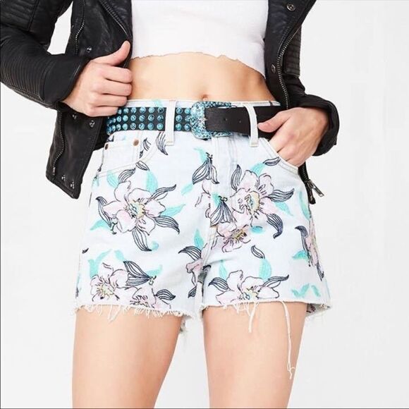 Levi’s Floral Embroidered High Waist Denim Shorts - Picture 1 of 4